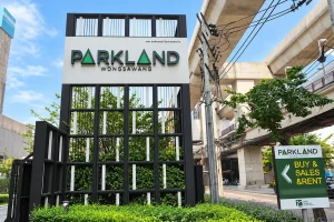 ป้ายโครงการ The Parkland วงศ์สว่างและบรรยากาศด้านหน้า
