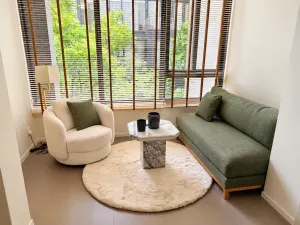 มุมนั่งเล่นริมหน้าต่าง โครงการ Noble Aqua Riverfront ราษฎร์บูรณะ