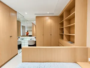 ชั้นโชว์และชุดตู้ห้องแต่งตัว โครงการ Noble Aqua Riverfront ราษฎร์บูรณะ