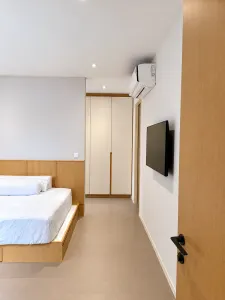 ห้องนอนและตู้บิ้วอินโทนครีม โครงการ Noble Aqua Riverfront ราษฎร์บูรณะ