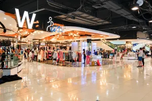 ภาพรวมบูธร้านเสื้อผ้าในห้าง โครงการงานในห้าง รับทำบูธ ถาวร