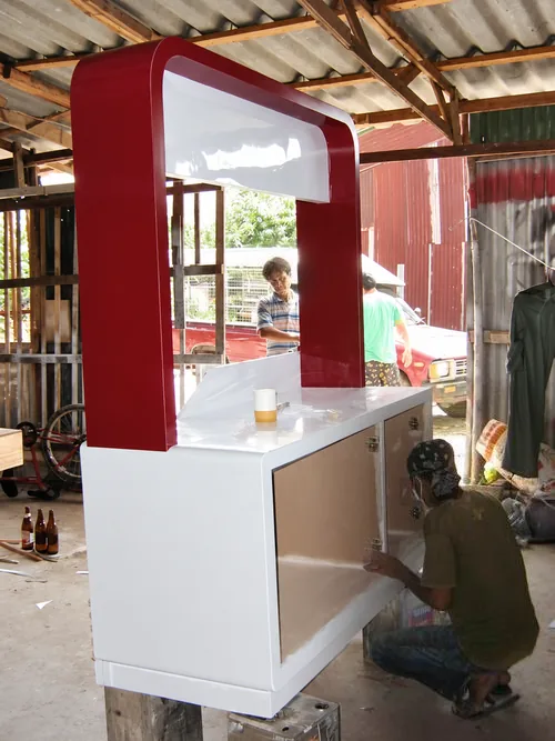 บูธและเคาน์เตอร์กาแฟระหว่างผลิตในโรงงาน