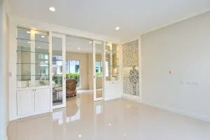งานตกแต่งภายในและบิ้วอินบ้าน Grandio ลาดพร้าว–เกษตรนวมินทร์ ภาพ 01